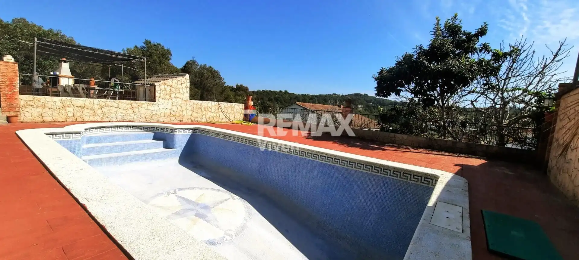 Swimming pool of Houses for sale in Cubelles  with Terrace