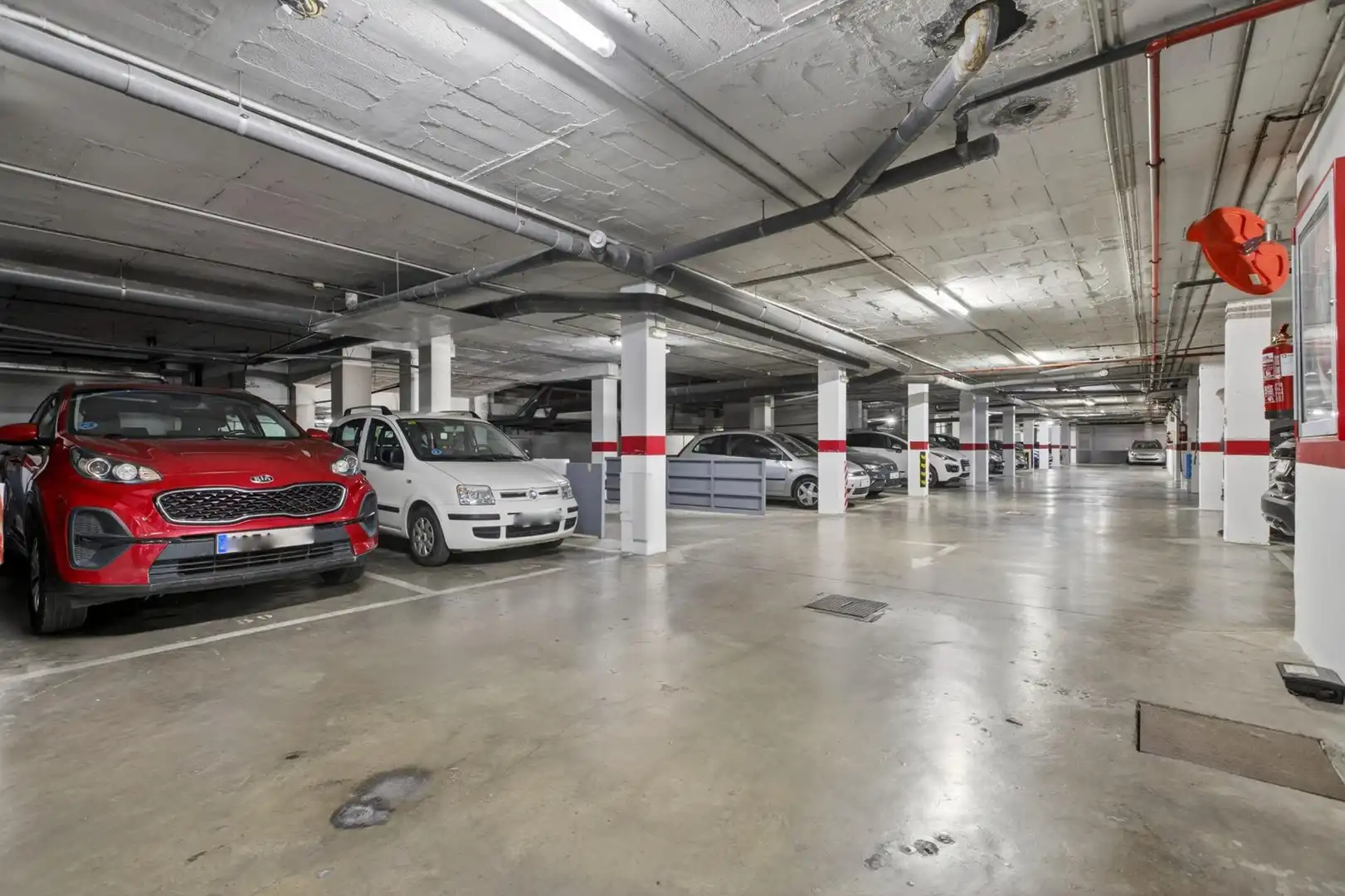 Parking de Piso en venta en Sevilla con Aire acondicionado, Terraza y Piscina comunitaria