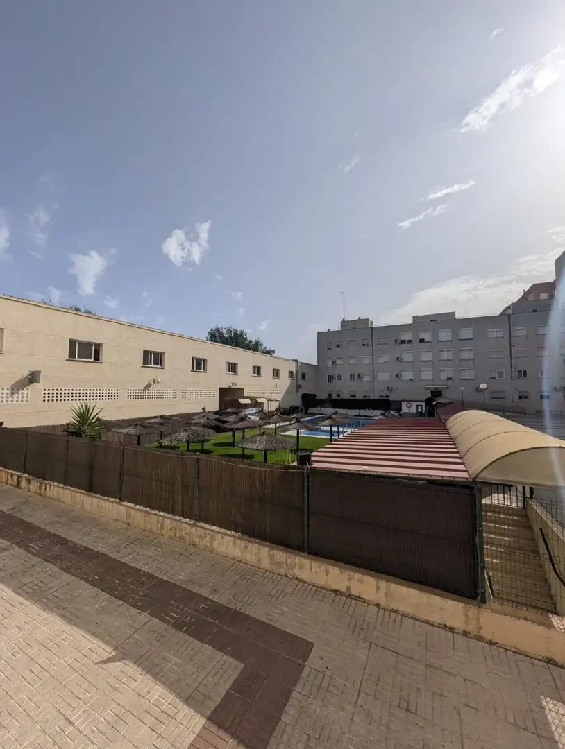 Vista exterior de Pis en venda en Sevilla amb Aire condicionat i Piscina comunitària