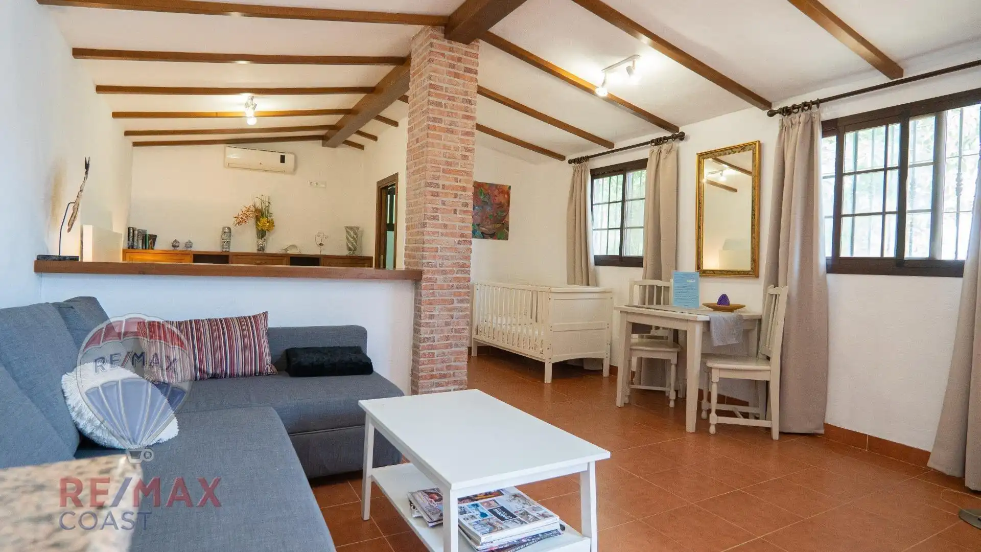 Sala d'estar de Casa o xalet en venda en Alhaurín de la Torre amb Aire condicionat, Jardí privat i Terrassa
