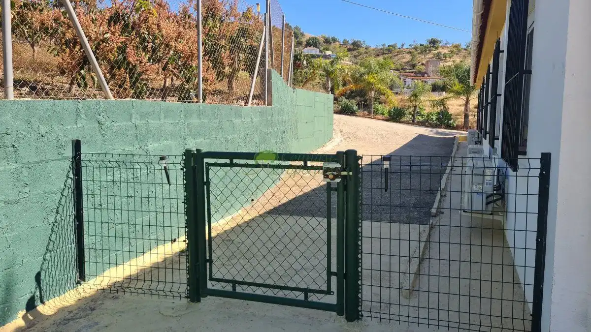 Vista exterior de Finca rústica en venta en Vélez-Málaga con Aire acondicionado, Jardín privado y Terraza