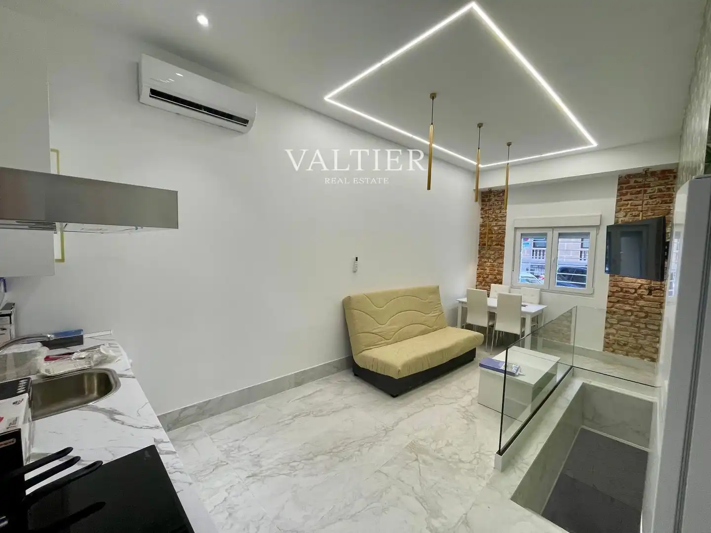 Living room of Flat for sale in  Madrid Capital  with Air Conditioner and Furnished