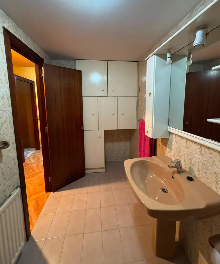 Bany de Pis en venda en San Martín del Rey Aurelio amb Calefacció i Traster