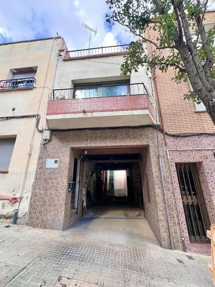 Vista exterior de Casa o xalet en venda en Terrassa amb Calefacció i Terrassa