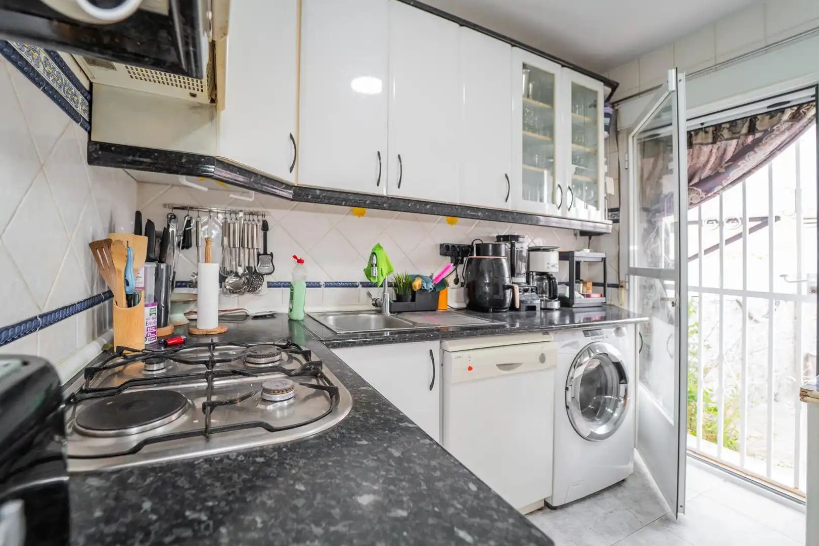 Cocina de Casa adosada en venta en Cedillo del Condado con Calefacción, Jardín privado y Terraza