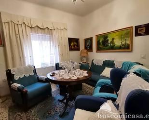 Sala d'estar de Casa adosada en venda en Linares amb Terrassa
