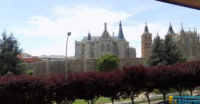 Außenansicht von Wohnung zur Miete in Astorga mit Heizung, Parkett und Terrasse
