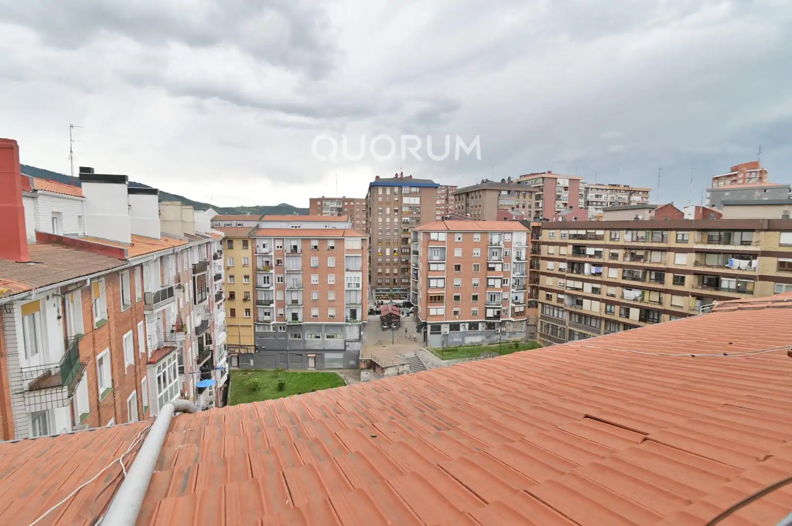Vista exterior de Piso en venta en Bilbao  con Calefacción