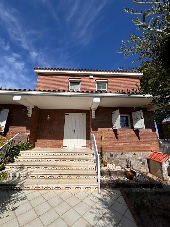 House or chalet for sale in Carrer la Vinya