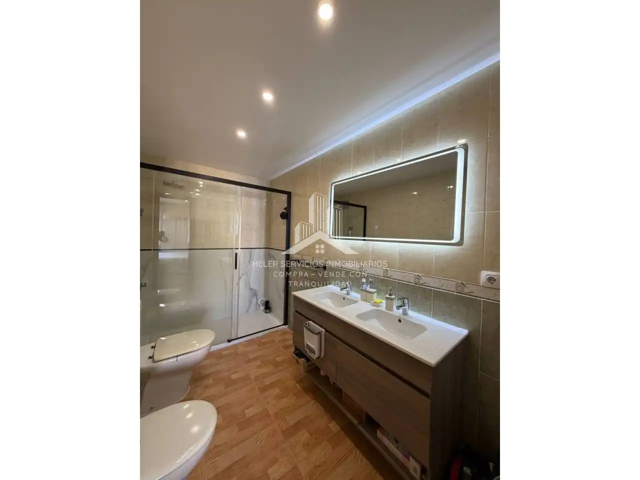 Bany de Apartament en venda en Vila-real amb Parquet, Terrassa i Traster