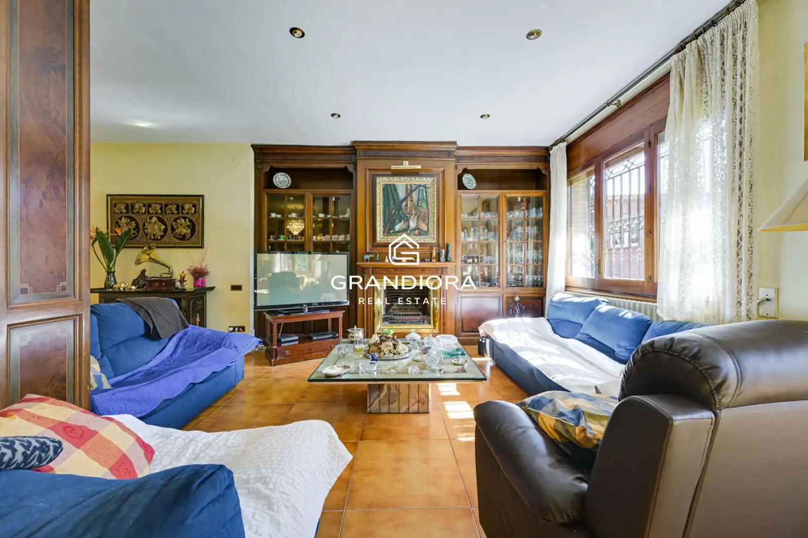 Sala d'estar de Casa o xalet en venda en Cerdanyola del Vallès amb Aire condicionat i Piscina