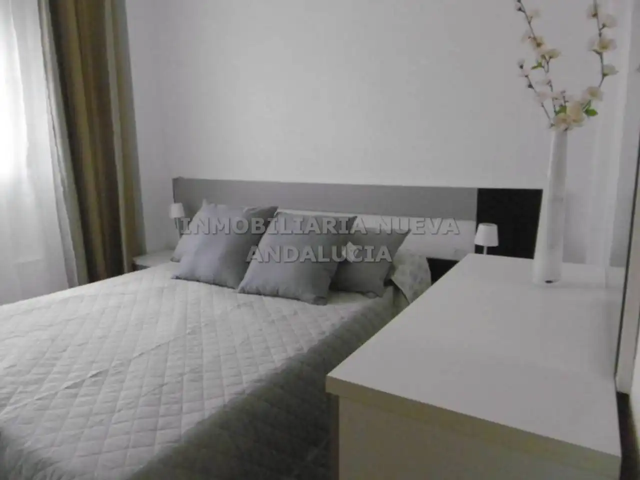 Dormitori de Pis de lloguer en Almería amb Aire condicionat i Moblat