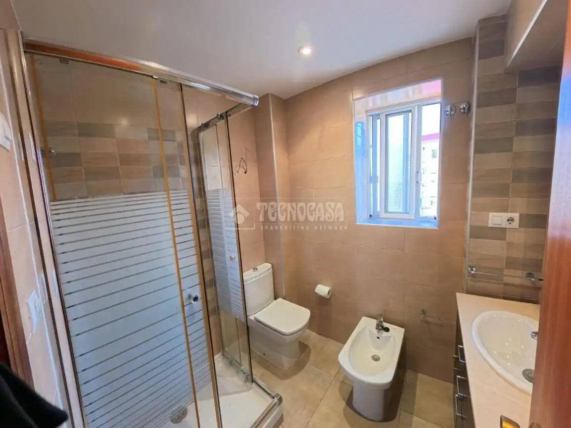 Baño de Piso en venta en Alicante / Alacant con Terraza y Balcón