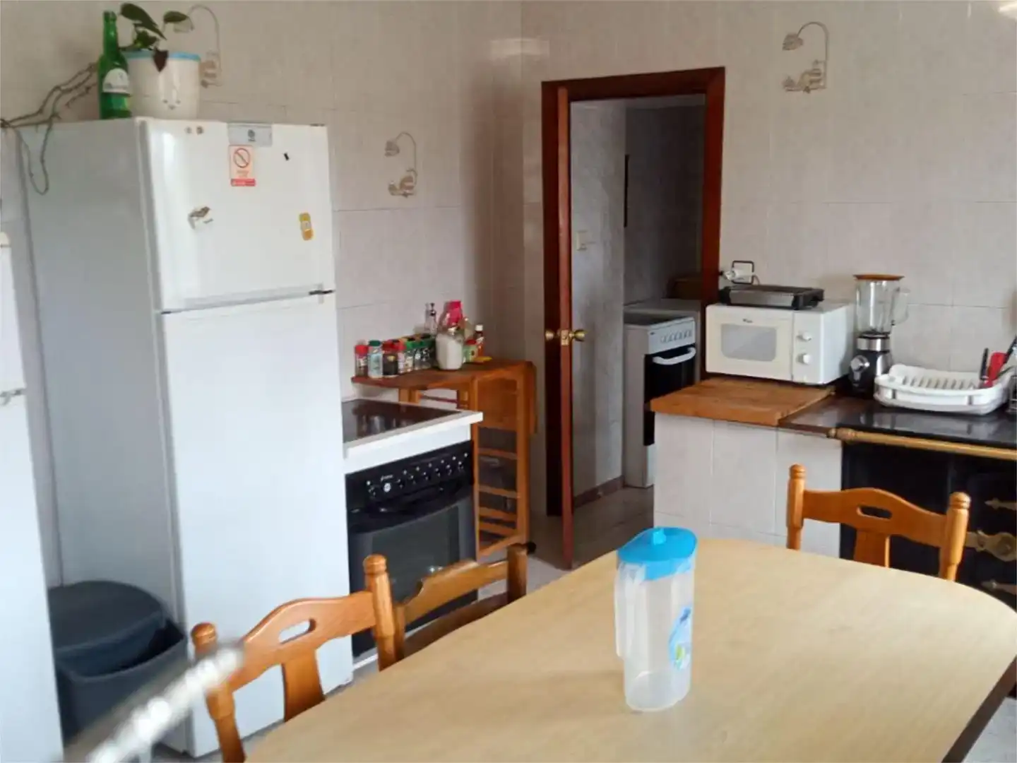 Cocina de Casa o chalet para compartir en Gijón  con Jardín privado, Trastero y Amueblado
