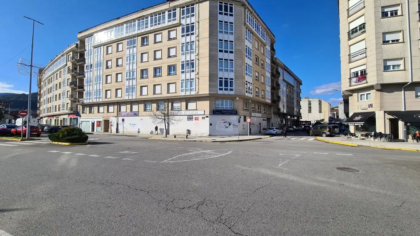Business premises to rent in Boiro