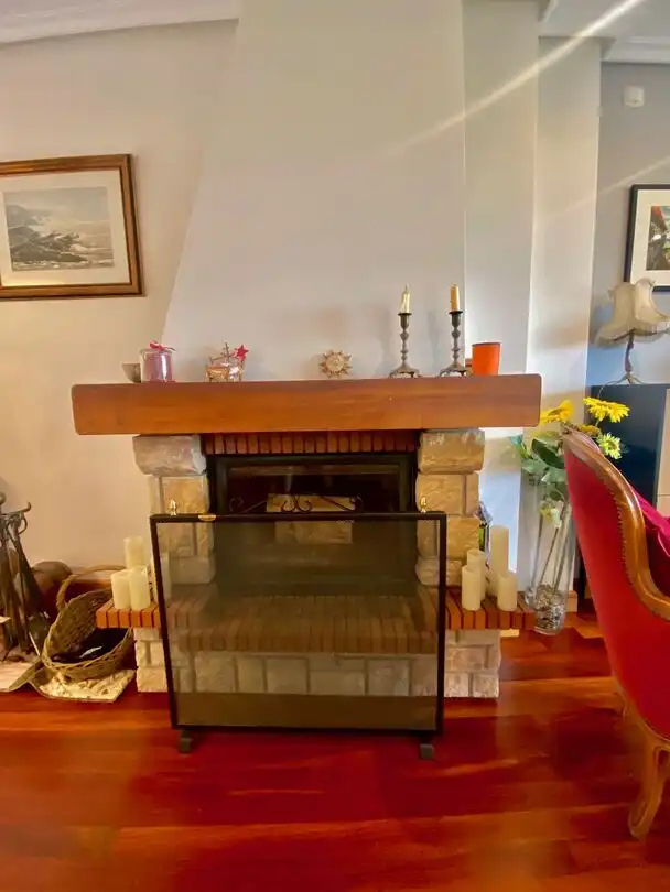 Sala d'estar de Casa adosada en venda en Donostia - San Sebastián  amb Calefacció, Terrassa i Traster
