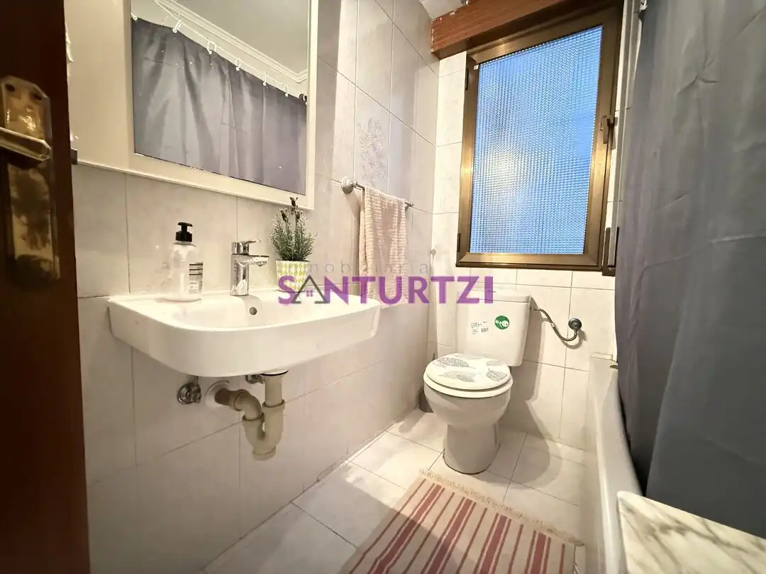 Badezimmer von Wohnung zum Verkauf in Santurtzi  mit Heizung