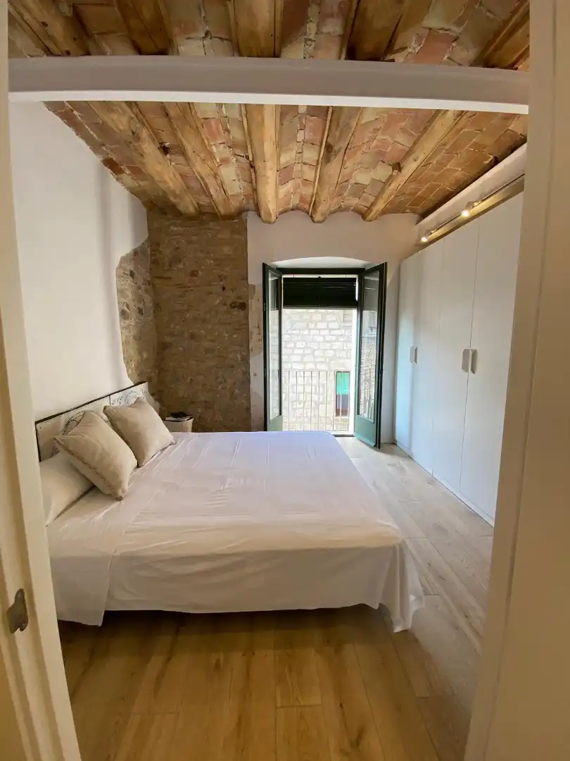 Dormitori de Pis de lloguer en Girona amb Aire condicionat, Calefacció i Traster