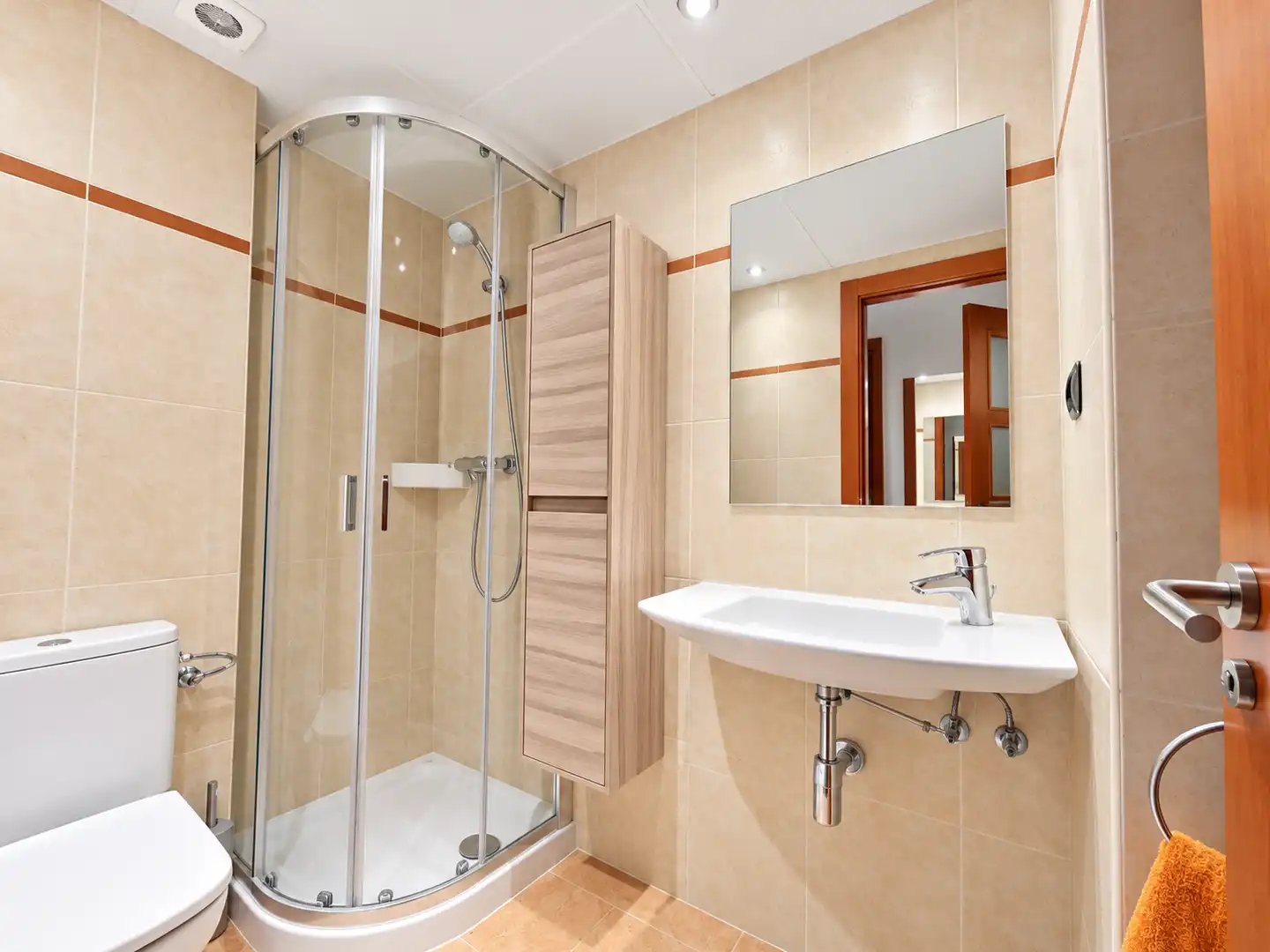 Baño de Piso en venta en Roda de Berà con Calefacción y Jardín privado