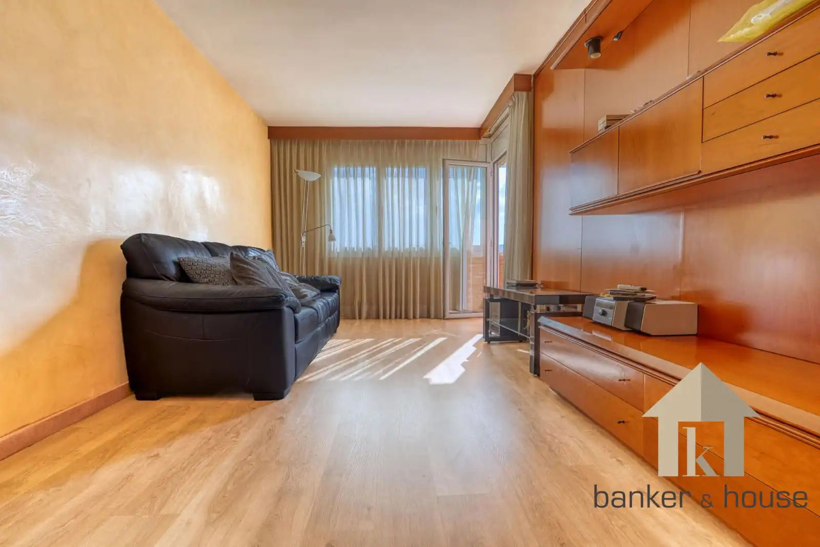 Sala d'estar de Pis en venda en Cerdanyola del Vallès amb Aire condicionat, Calefacció i Parquet