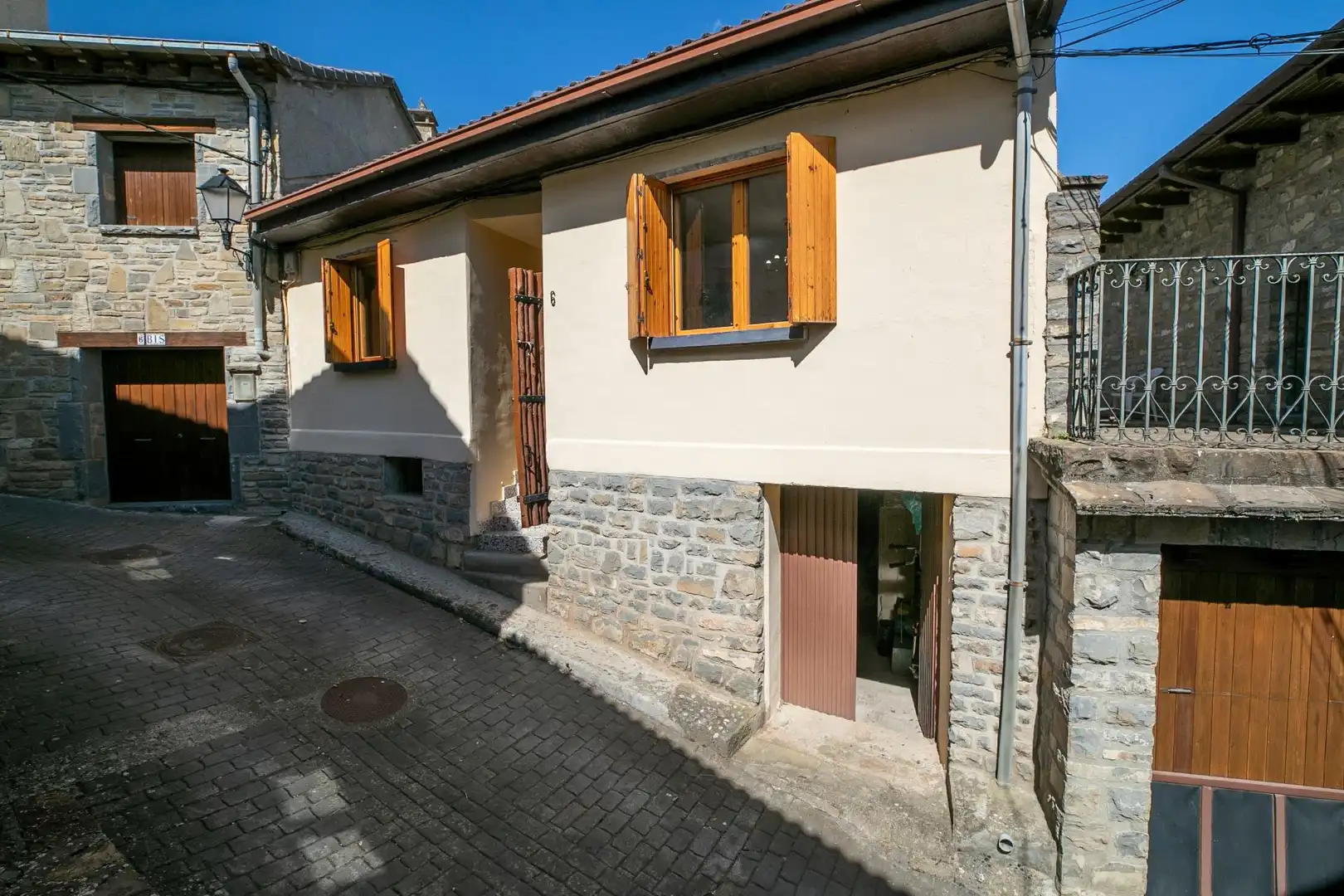 Vista exterior de Casa o xalet en venda en Castiello de Jaca amb Calefacció i Terrassa
