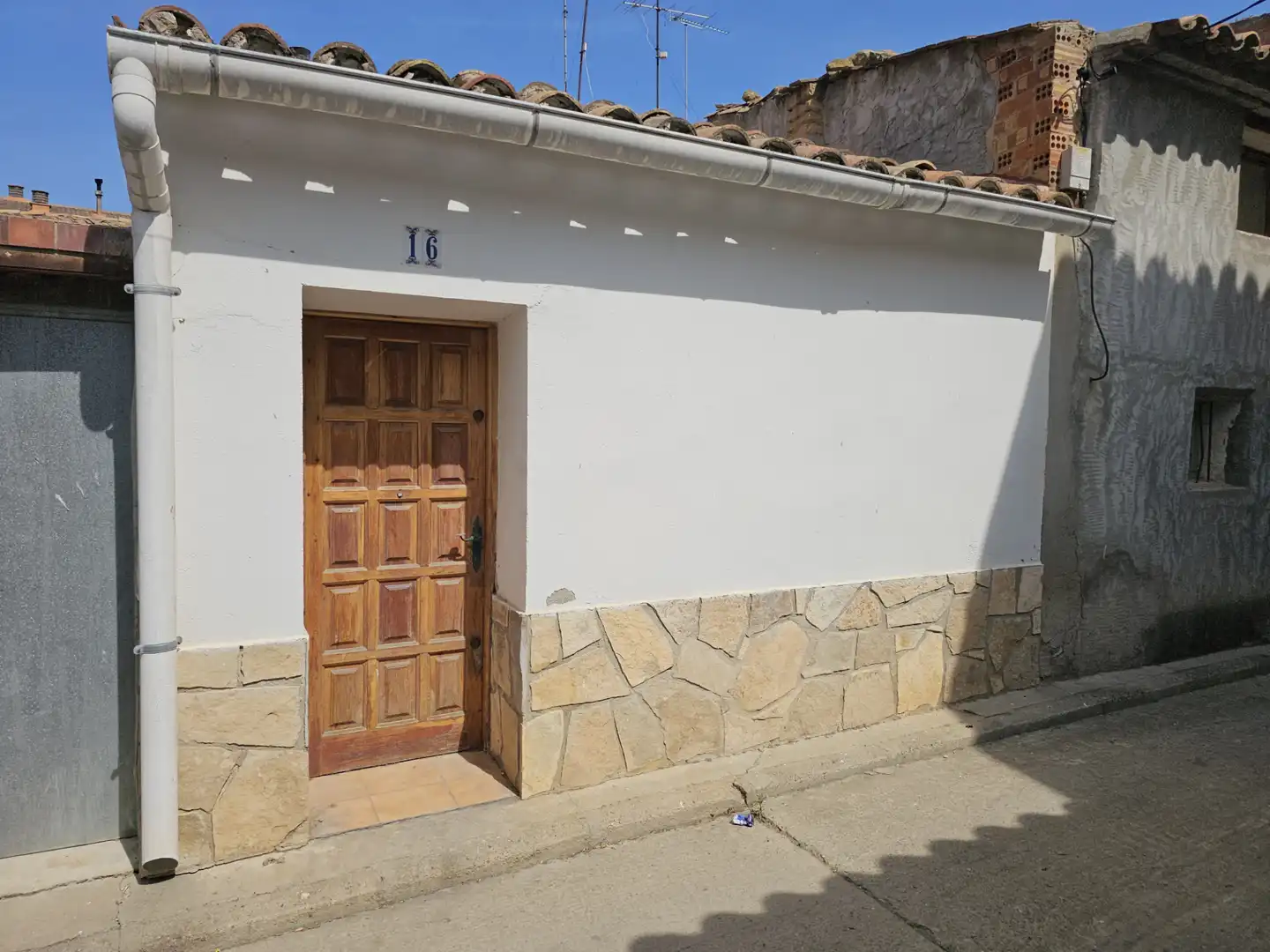 Außenansicht von Einfamilien-Reihenhaus zum Verkauf in La Granja d'Escarp mit Klimaanlage, Heizung und Terrasse