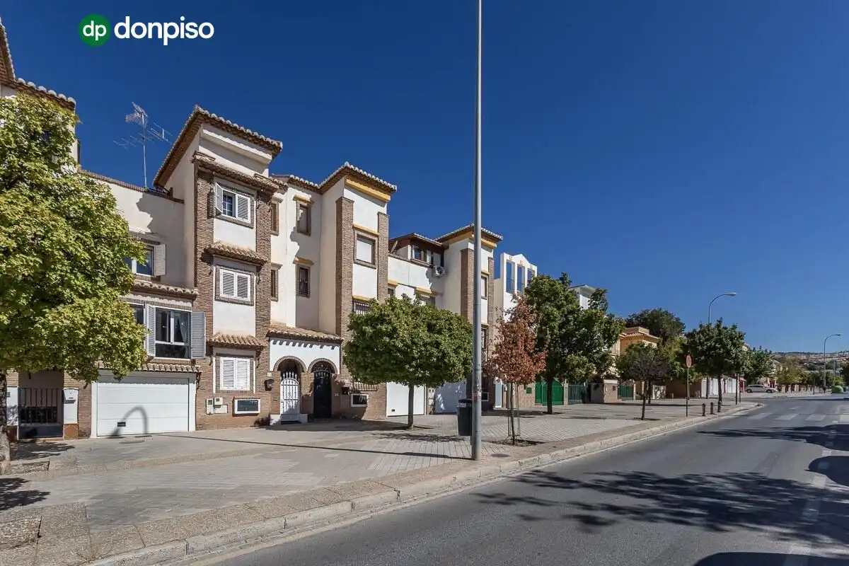 Vista exterior de Casa adosada en venta en Genil