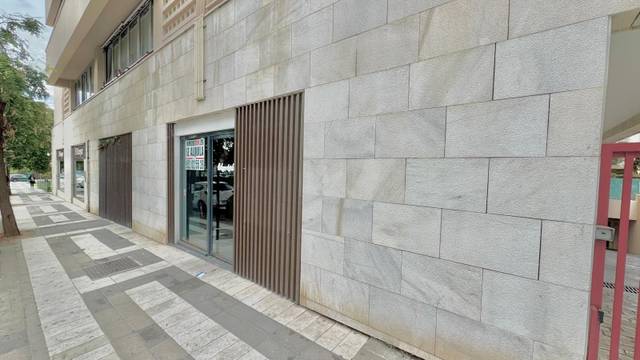 Local comercial en Alquiler en Avenida de Gregorio Prieto en El Tejar - Hacienda Bizcochero