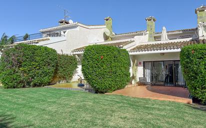 Exterior view of Single-family semi-detached for sale in Estepona  with Terrace, Swimming Pool and Community pool