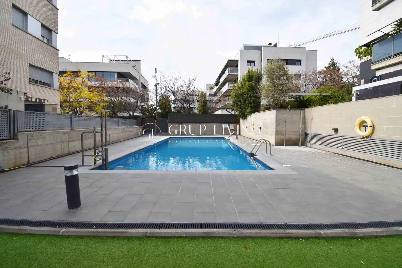 Piscina de Pis en venda en Sitges amb Aire condicionat, Calefacció i Jardí privat