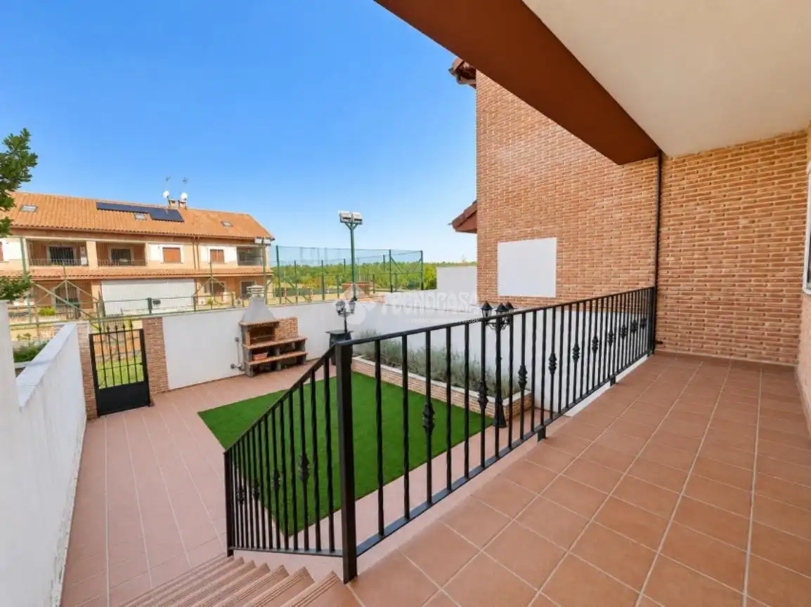 Semi-detached house with pool for sale in La Dehesa - El Pinar, imagen 7