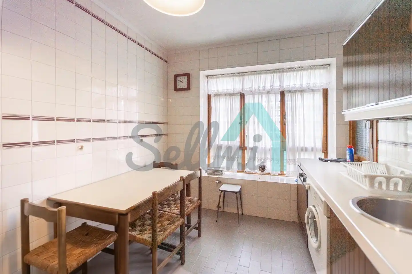 Kitchen of Flat for share in Oviedo   with Heating, Parquet flooring and Furnished