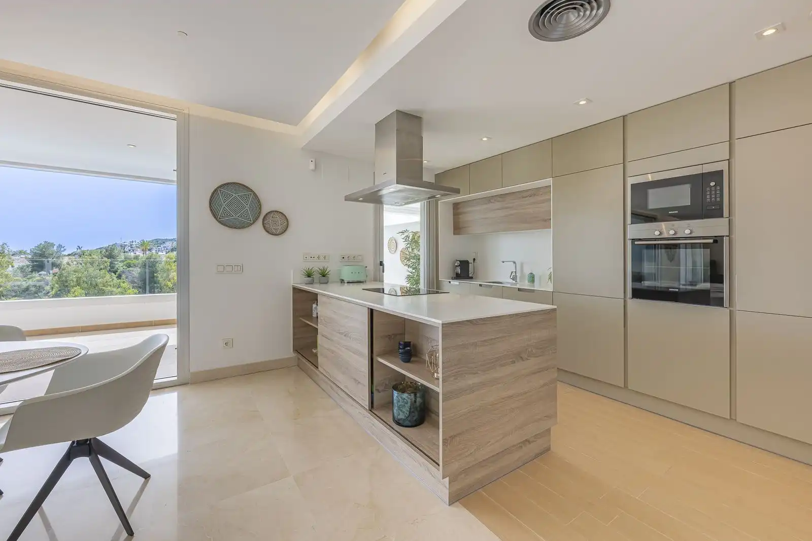 Cocina de Dúplex en venta en Benahavís con Aire acondicionado, Terraza y Trastero