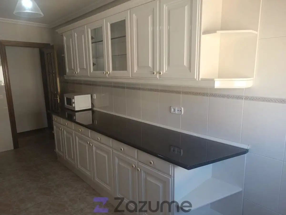 Cocina de Apartamento de alquiler en Ávila con Calefacción, Parquet y Terraza