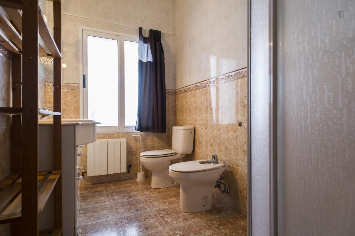 Badezimmer von Wohnungen miete in Salamanca Capital mit Heizung, Möbliert und Waschmaschine