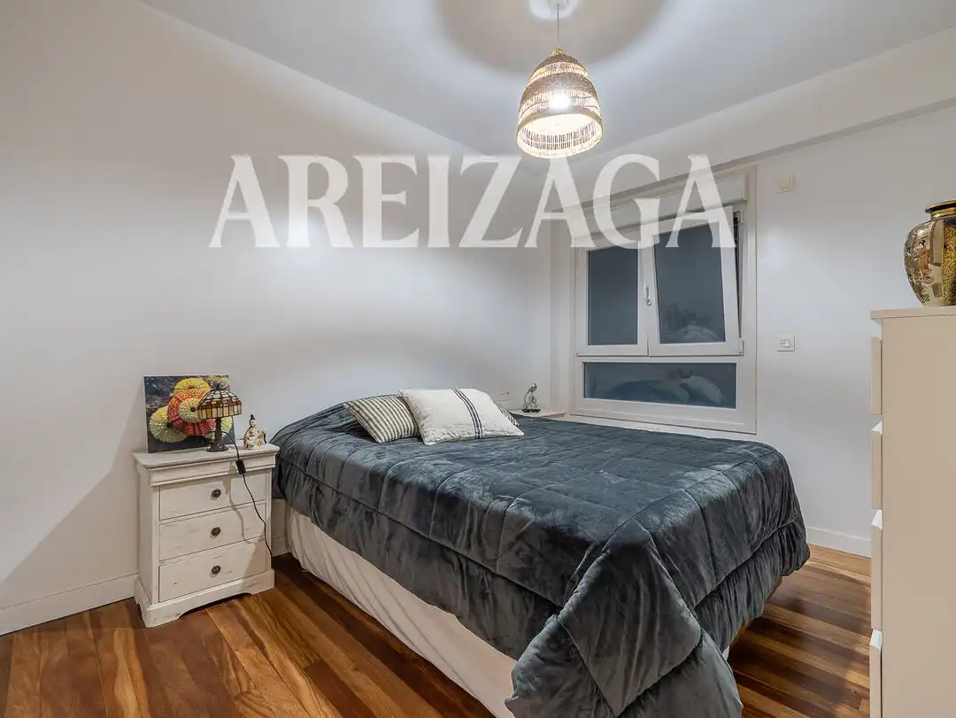 Habitación de Piso en venta en Donostia - San Sebastián  con Calefacción y Balcón