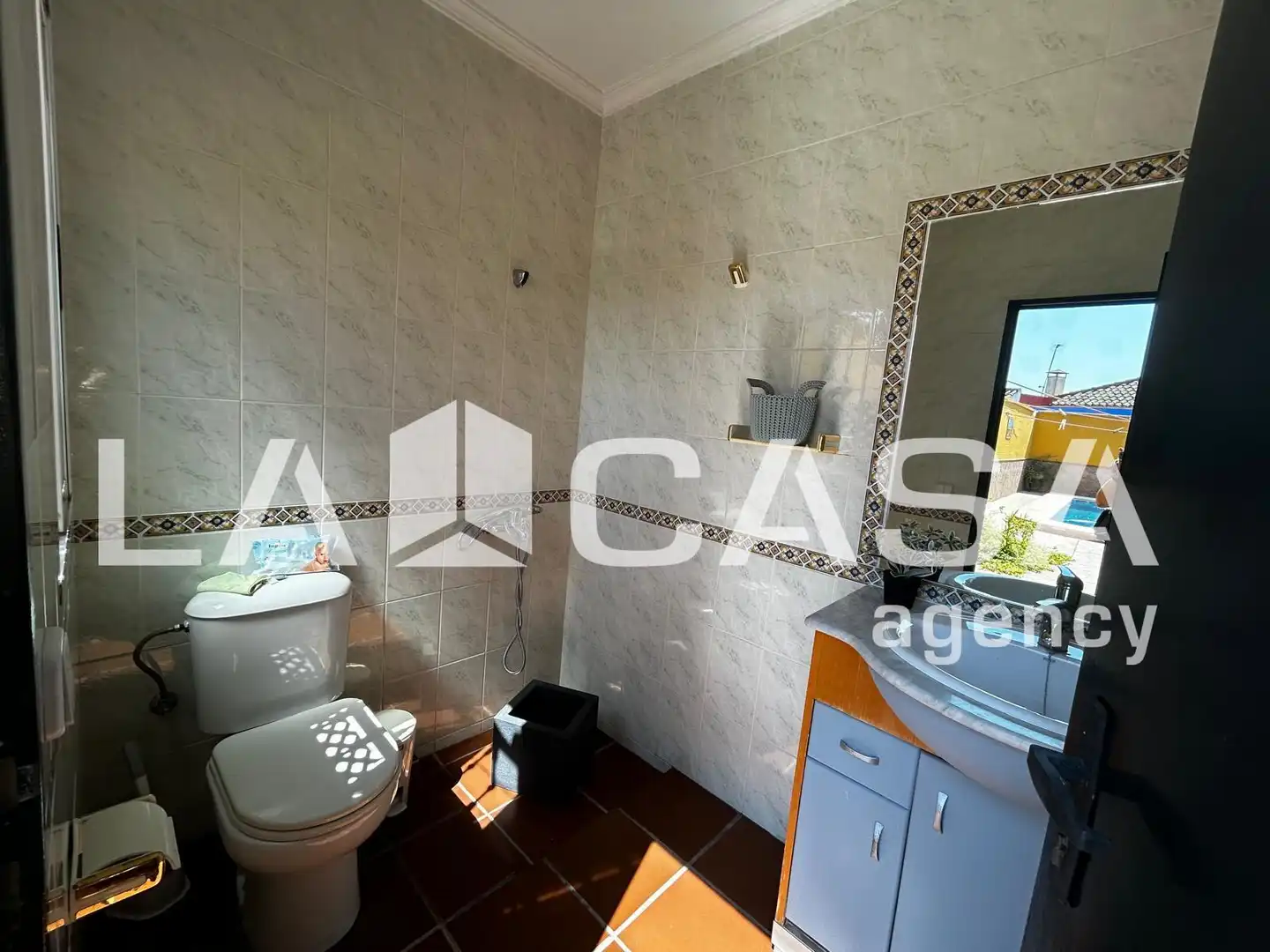 Bathroom of Houses for sale in Montequinto  with Air Conditioner, Storage room and Swimming Pool