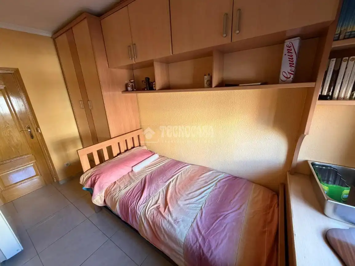 Flat for sale in Av. Reyes Católicos, Reyes Católicos