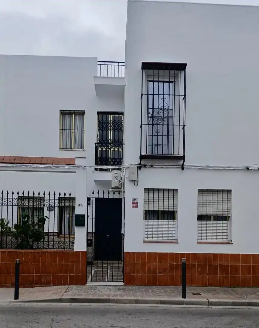 Vista exterior de Casa o xalet en venda en Dos Hermanas amb Aire condicionat i Balcó