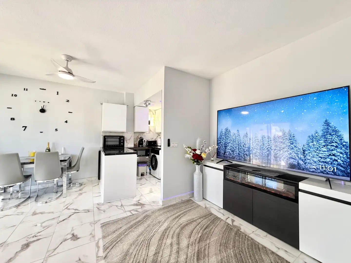 Living room of Flat for rent in Torrevieja  with Air Conditioner, Heating and Furnished
