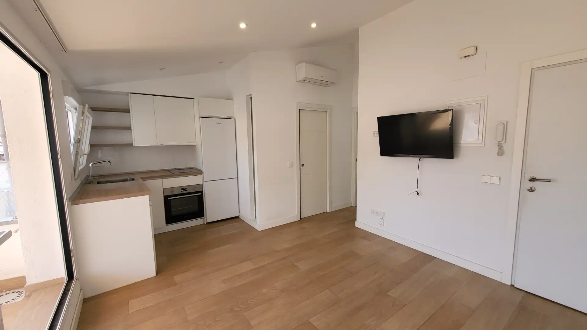 Wohnzimmer von Dachboden zum Verkauf in Madrid mit Klimaanlage, Heizung und Terrasse