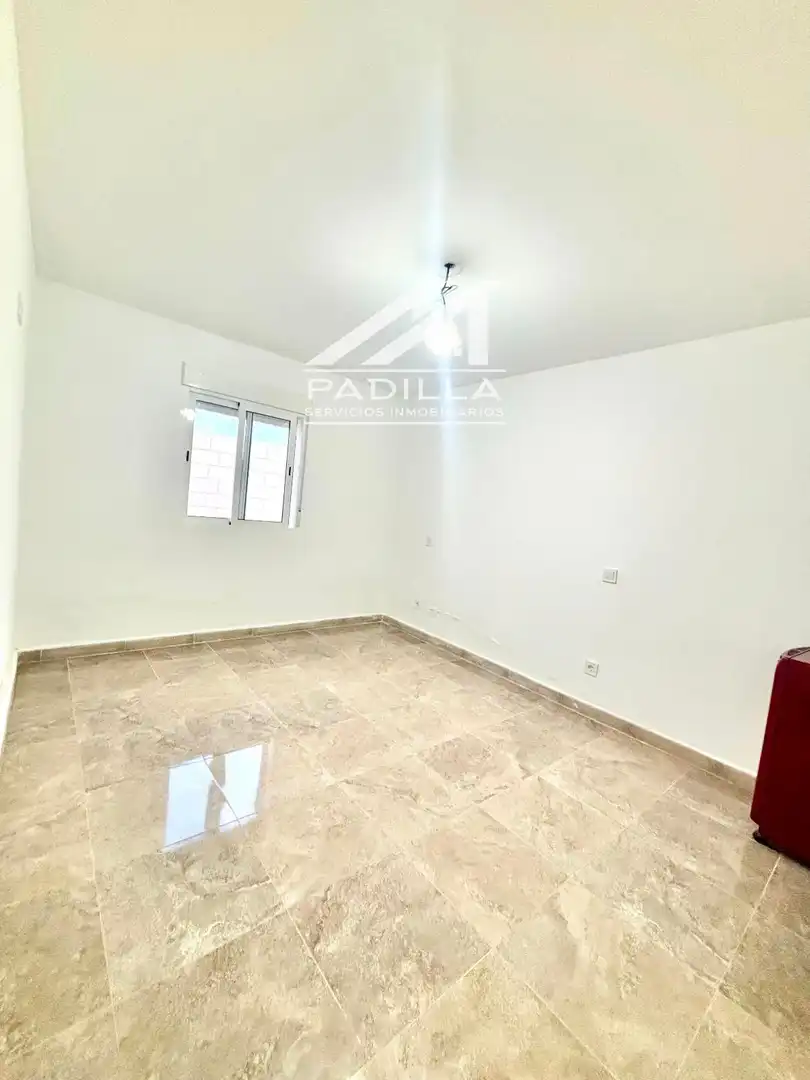 Habitación de Casa adosada en venta en El Viso de San Juan con Calefacción