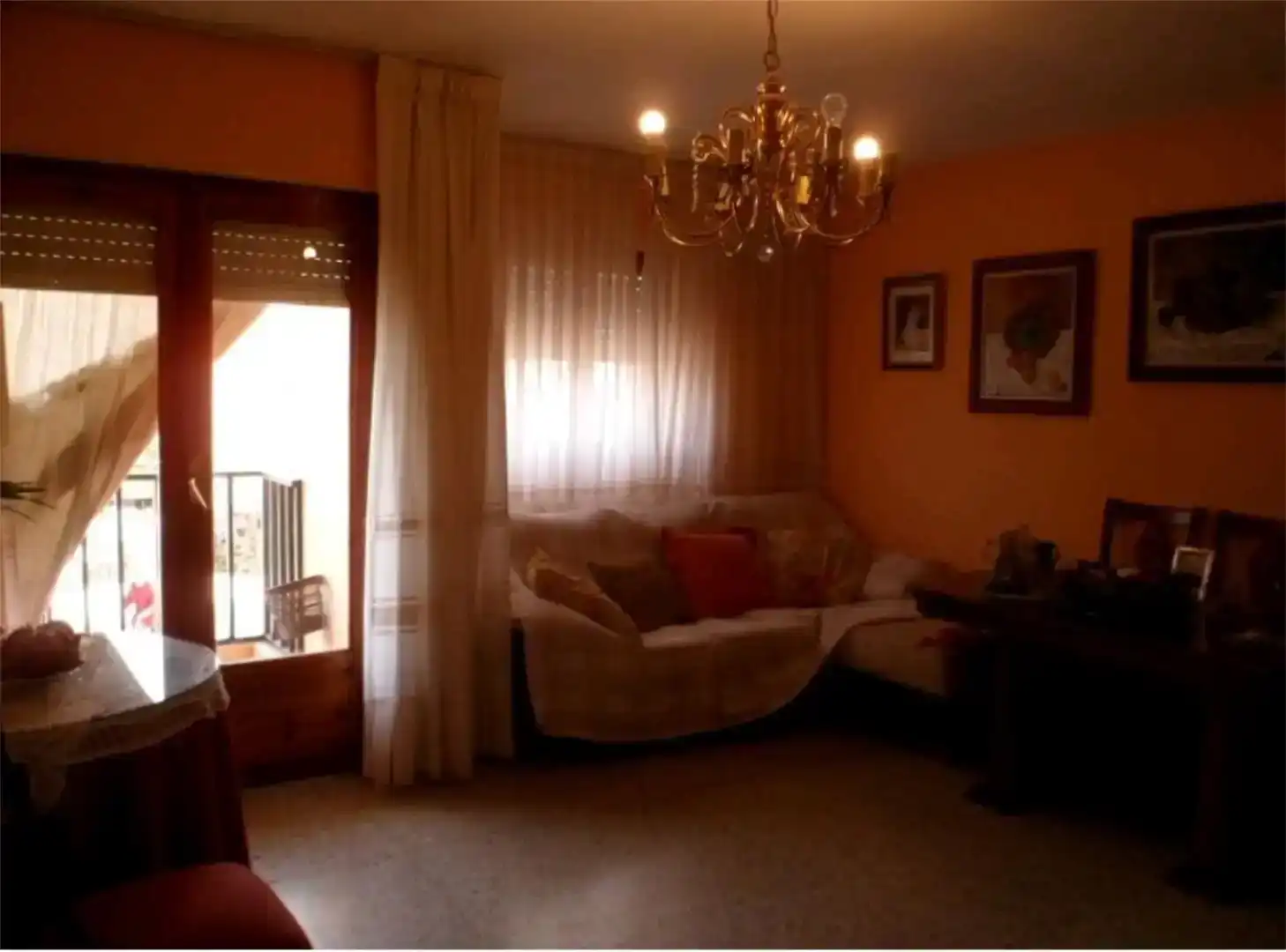 Sala d'estar de Casa adosada en venda en Valdestillas amb Balcó