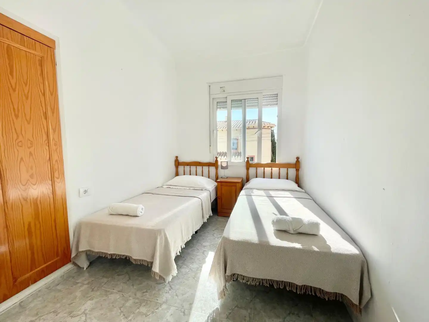 Habitación de Apartamento de alquiler en Torrevieja con Aire acondicionado, Calefacción y Terraza