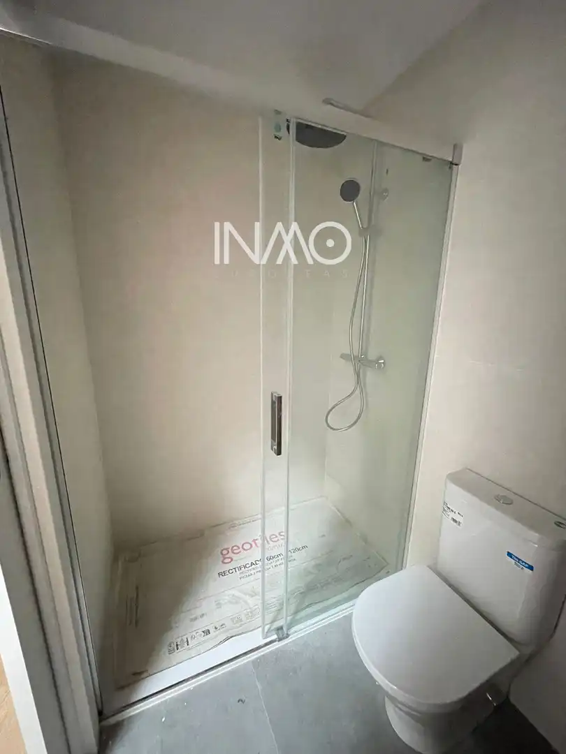 Badezimmer von Einfamilien-Reihenhaus zum Verkauf in Rubí mit Klimaanlage