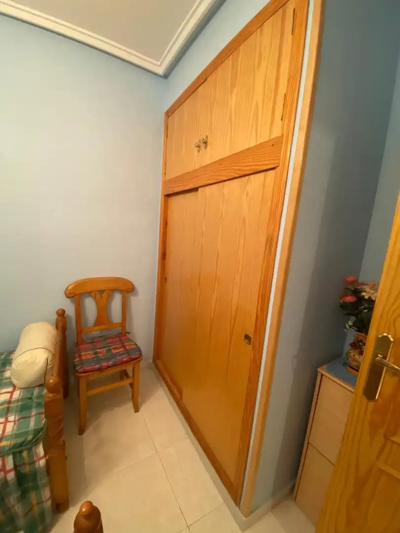 Dormitori de Pis en venda en Torrevieja amb Aire condicionat, Terrassa i Moblat