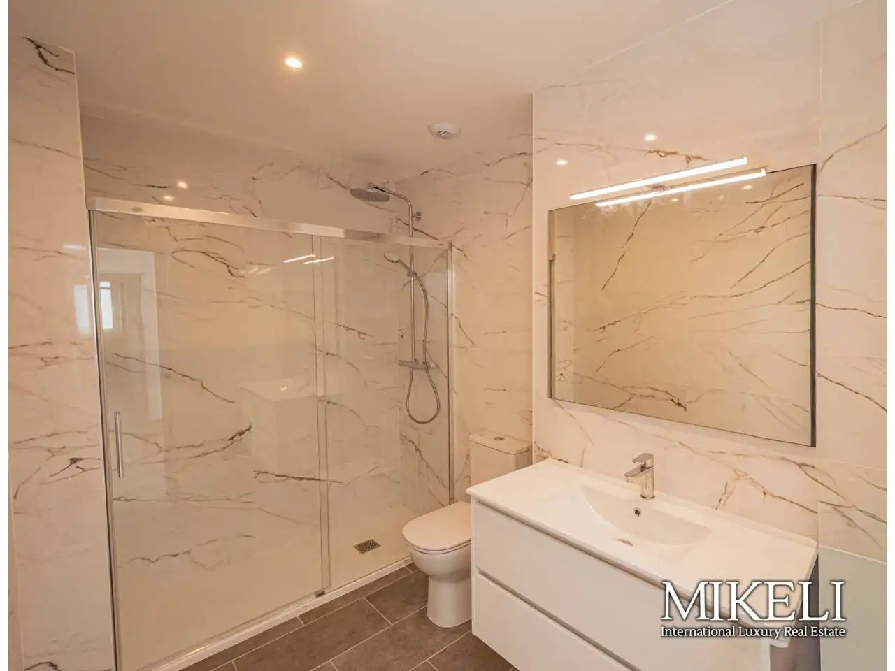 Baño de Piso de alquiler en Santa Cruz de Bezana con Calefacción, Terraza y Trastero