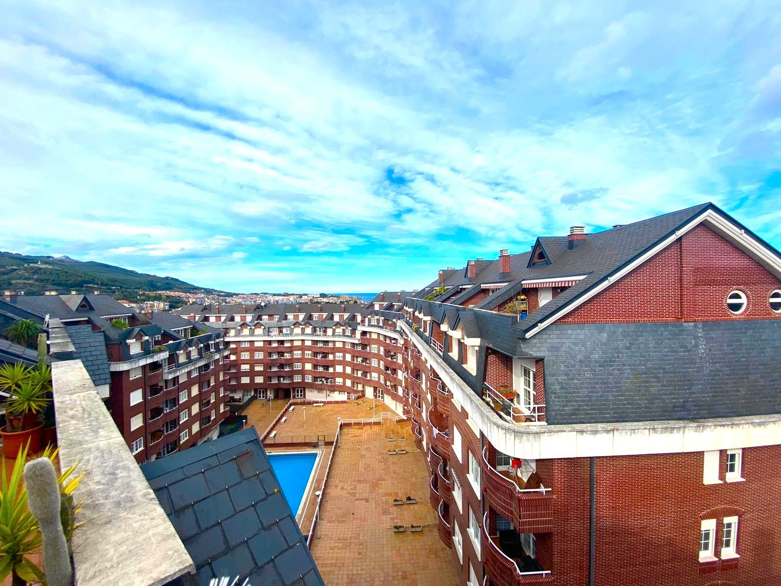 Exterior view of Attic for sale in Castro-Urdiales  with Heating, Terrace and Balcony