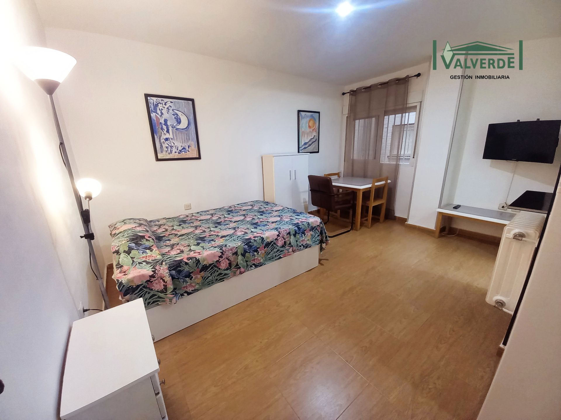 Habitación de Estudio de alquiler en  Granada Capital con Calefacción, Amueblado y Lavadora