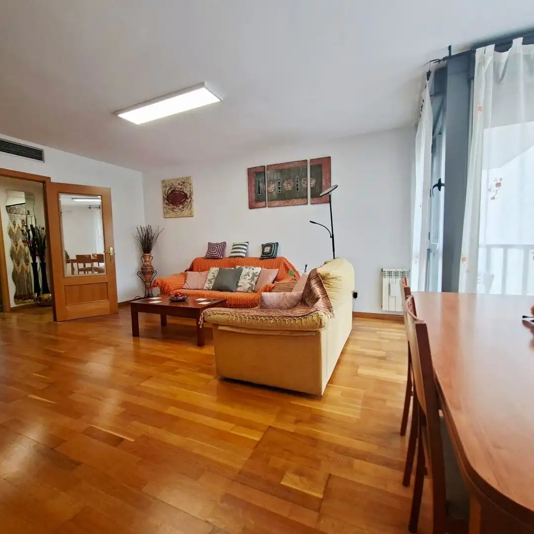 Sala d'estar de Pis en venda en Zaragoza amb Terrassa, Traster i Piscina